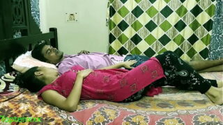 Madurai aunty vegamaaga pool oombi ooka padukum ool video Video