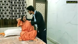 Manaiviyai kupara padukapotu oothu kanju edukum porn video Video